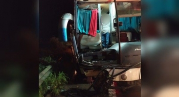 Acidente mata cinco pessoas da mesma família e um cobrador de ônibus na BR-020, em Formosa
